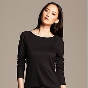 Banana Republic Whisper T Quilted Shoulder L TALL